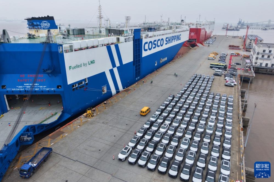 活力に満ちた上海外高橋の海通埠頭　次々と船積みされる国産車