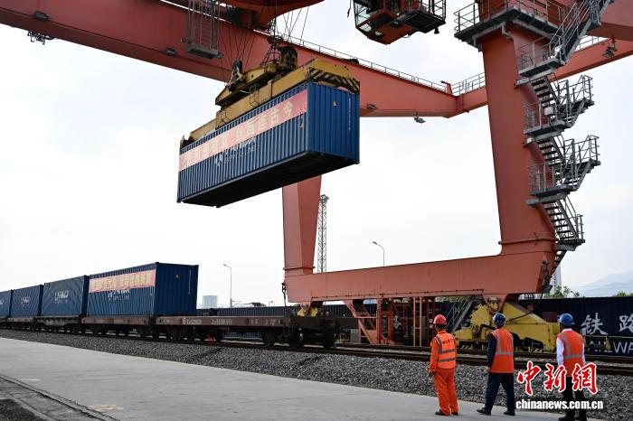 欧州-アジア間の越境物流網を構築する厦門の「中欧班列」　福建省