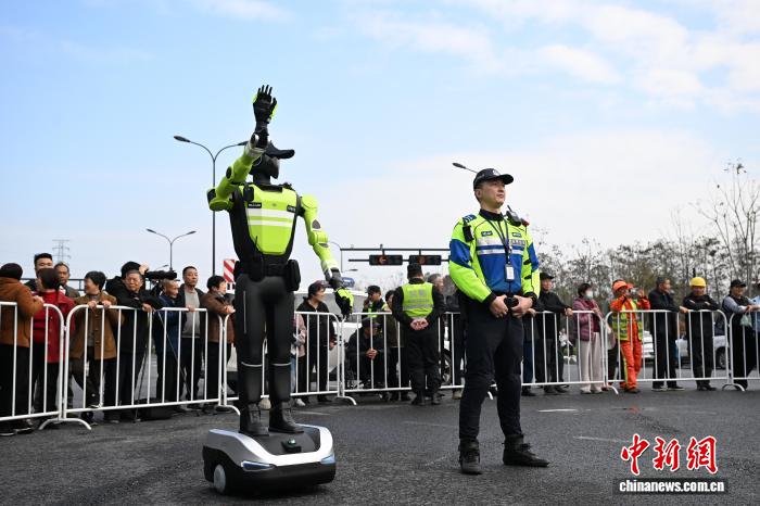 AI交通警察やARグラス、ハイテクが都市マラソンをサポート　浙江省杭州