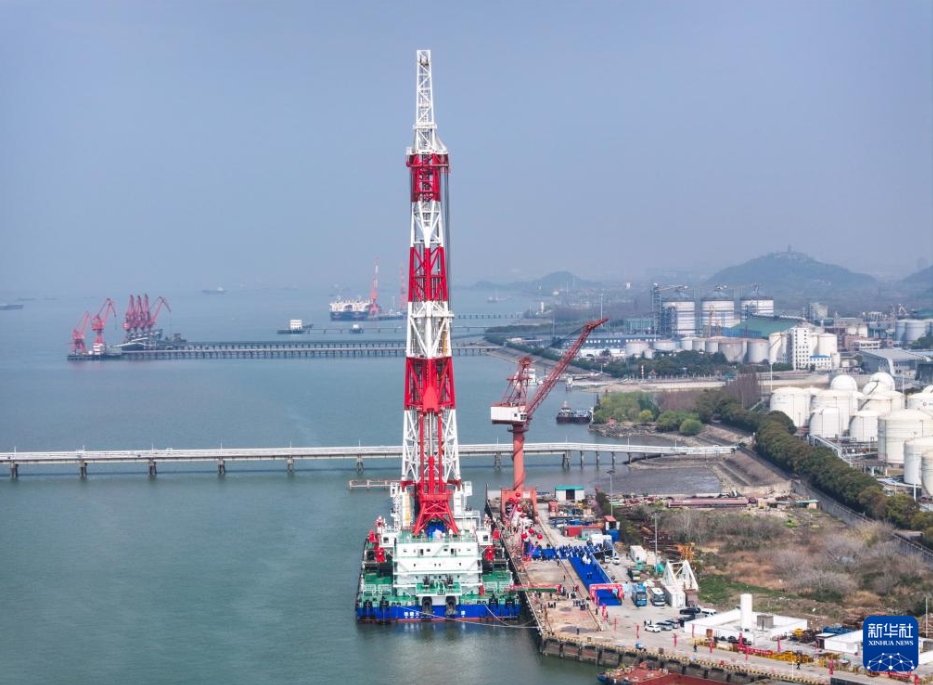 世界最先端の杭打船が江蘇省南通市で引き渡し