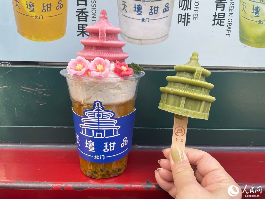 春らしい天壇ドリンクと天壇アイス（撮影・勝又あや子）