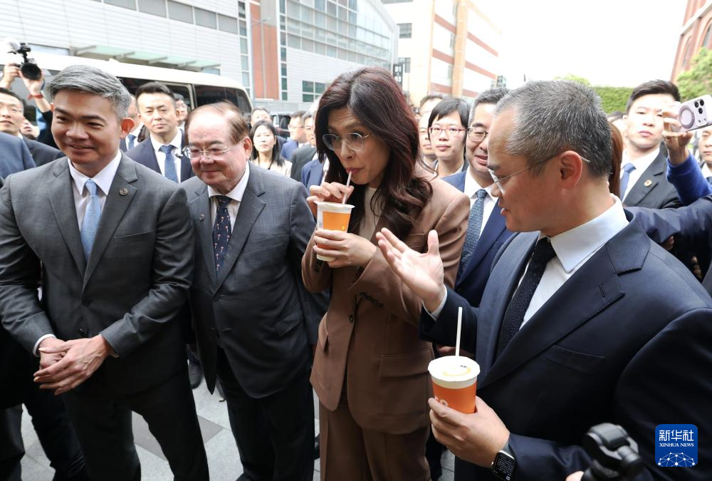 鄭麗文主席一行が上海視察、大陸部の経済的活力と都市の魅力を称賛