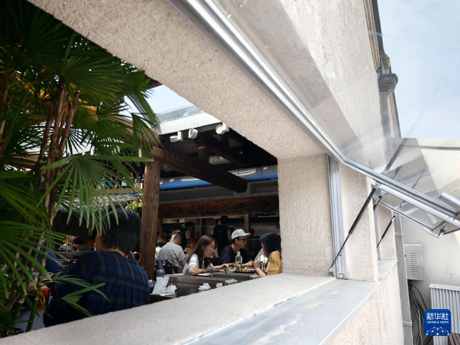 古い街並みの佇まいそのままに再開発進む白塔寺周辺　北京市