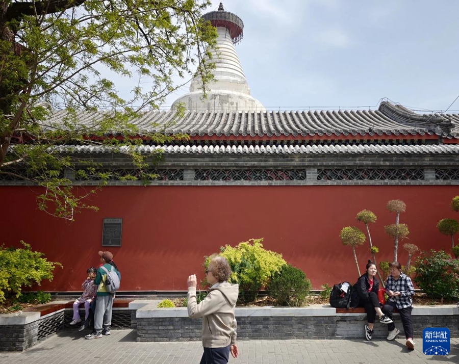 古い街並みの佇まいそのままに再開発進む白塔寺周辺　北京市