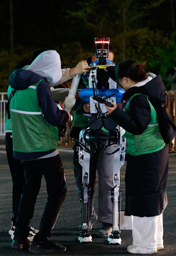 北京で人型ロボット・ハーフマラソンの総合テスト実施