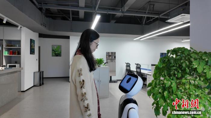 四川省の大学が非接触型ヘルスケアロボットを開発　30秒で心拍数や血圧を測定