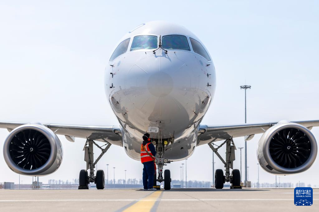東方航空C919型機が哈爾浜-上海線に就航