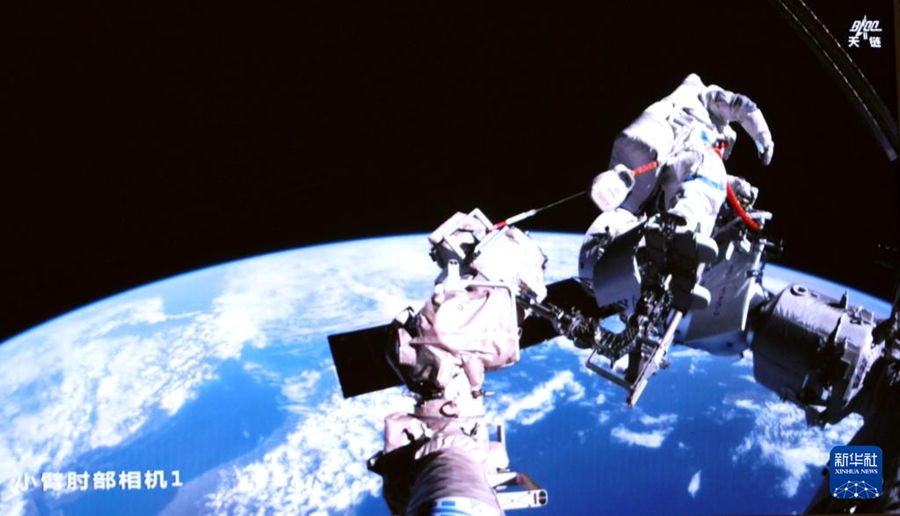 有人宇宙飛行船「神舟21号」宇宙飛行士、3回目の船外活動を無事完了