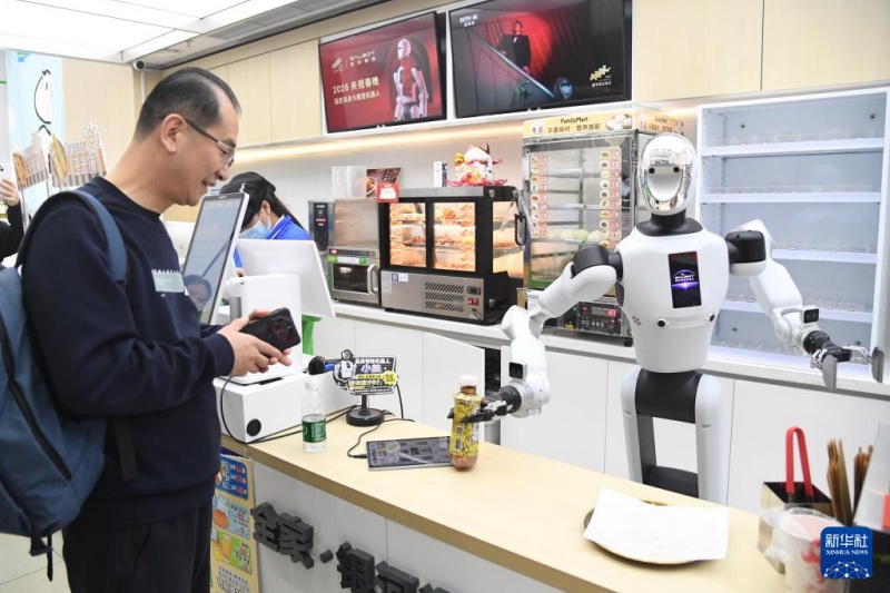ロボットがコンビニに「入社」　北京