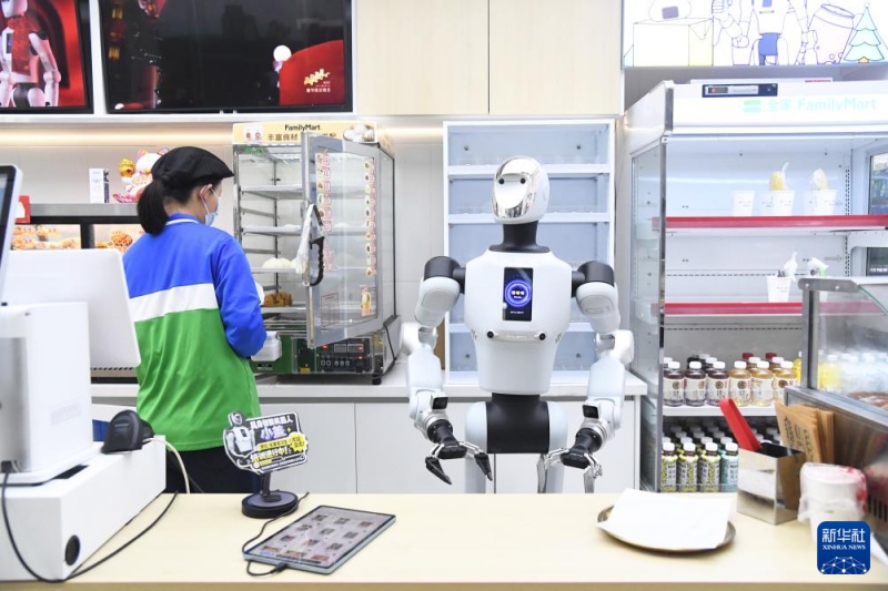 ロボットがコンビニに「入社」　北京