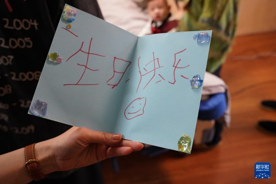 BMI技術で再び筆を握るようになった麻痺患者