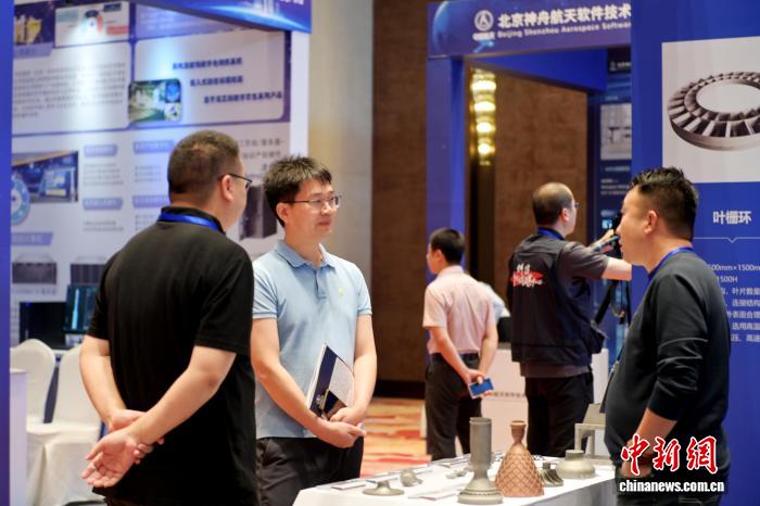 5月10日、中国の複数の地域から集まった商業宇宙関連企業が第2回中国・蚌埠商業宇宙産業発展大会会場で展示およびプロモーションを実施した。撮影・張強