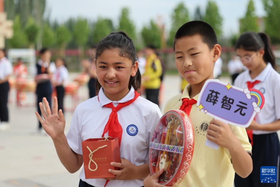 中国各地の小学生が新疆で交流するスタディツアー　新疆・喀什