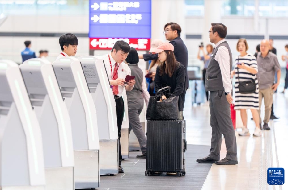 香港国際空港、第2ターミナルビル旅客出発施設の運用開始