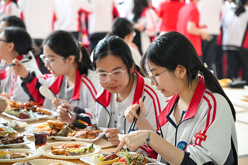 大学受験を控えた受験生を応援する「高考特別メニュー」　江蘇省南京