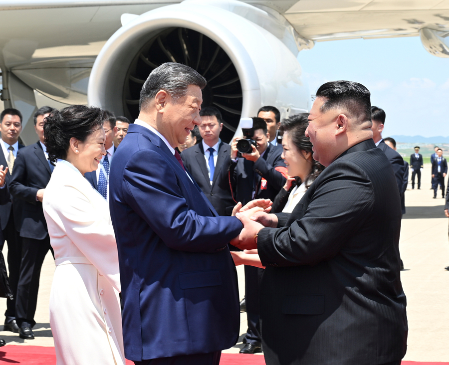 習総書記、朝鮮訪問を開始