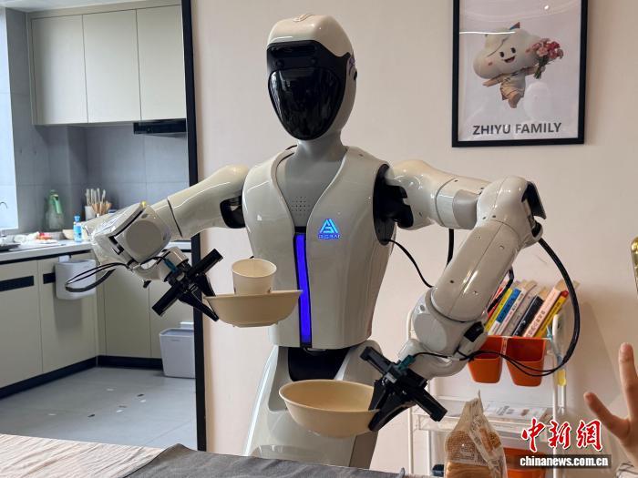 中国初の家庭向け汎用ロボット、湖北省武漢市で体験運用開始