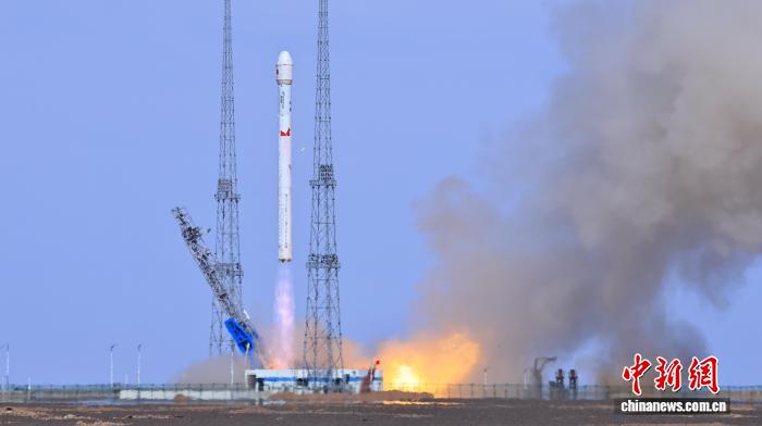 6月9日、キャリアロケット「朱雀2号改良型遥6」は東風商業宇宙イノベーション試験エリアから打ち上げに成功した。撮影・王衡