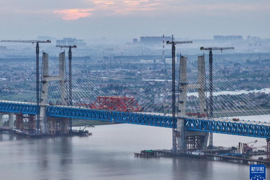 世界最大スパンとなる「崇啓公鉄長江大橋」が閉合に成功