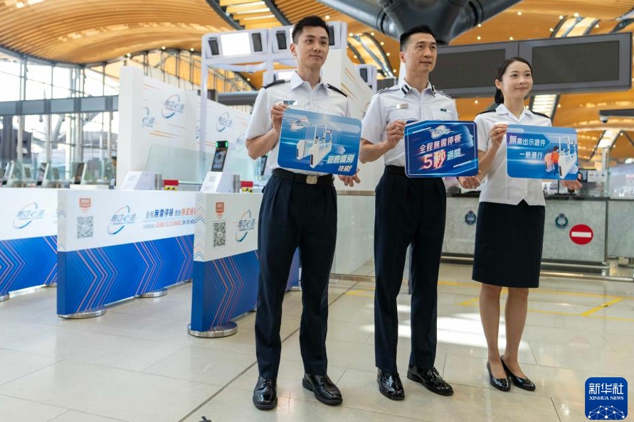 港珠澳大橋の香港出入国（境）検査所に設置された「ノンタッチeルート」（6月11日撮影・呂小煒）。