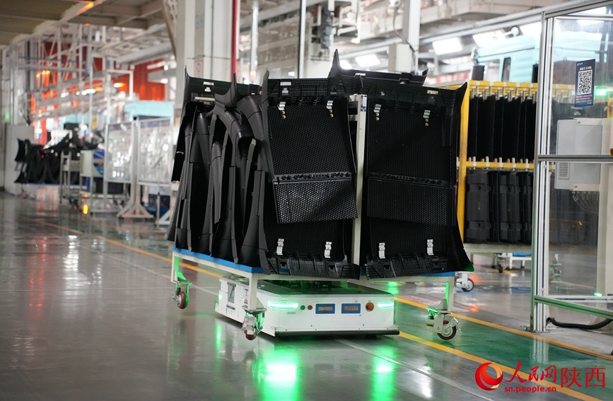 中国の大型トラック工場における「ロボット大集合」