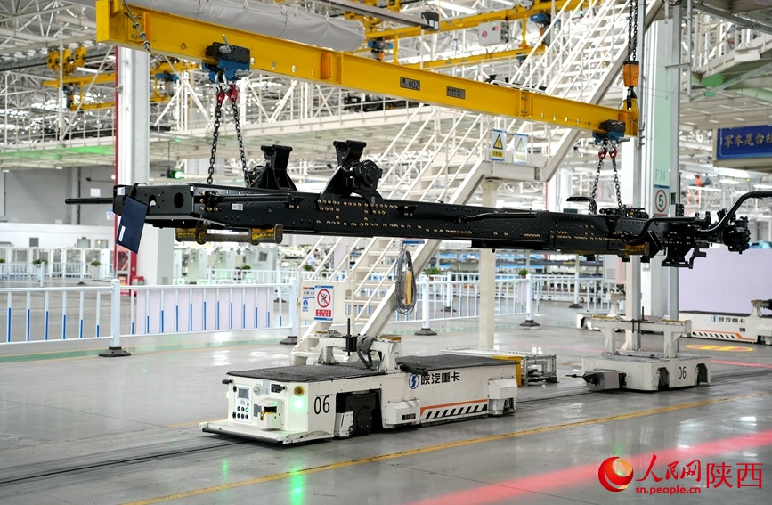 中国の大型トラック工場における「ロボット大集合」