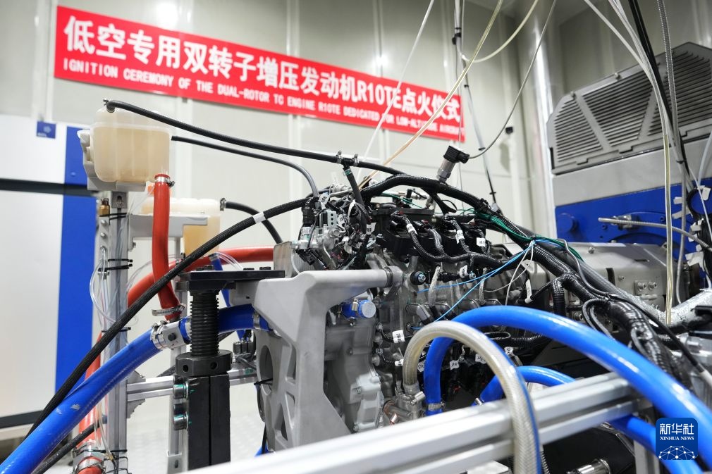 低空域専用ツインローター過給エンジン「R10TE」の点火に成功