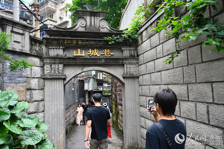 重慶の歴史的中心エリア・渝中区の「江崖街洞天」