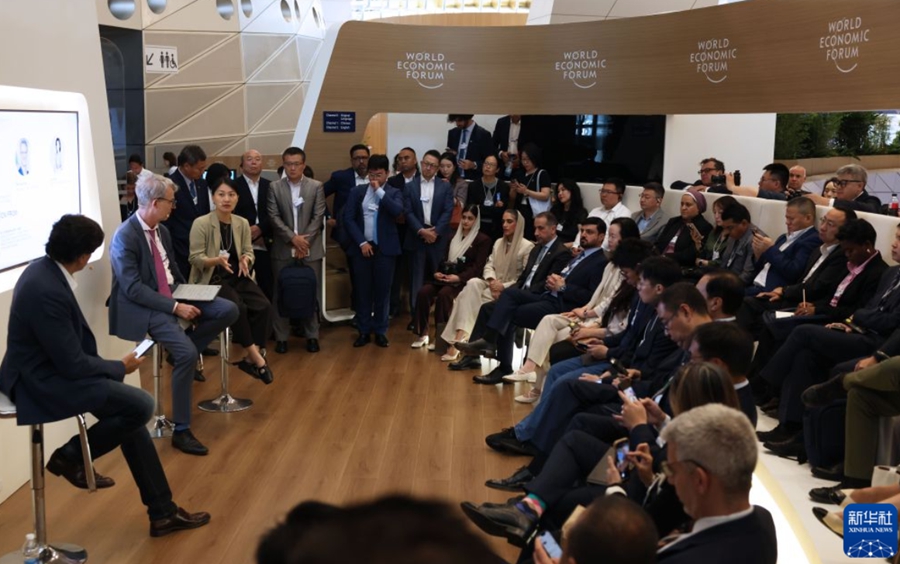 夏季ダボス会議で注目を集めた議題はAI　遼寧省大連市