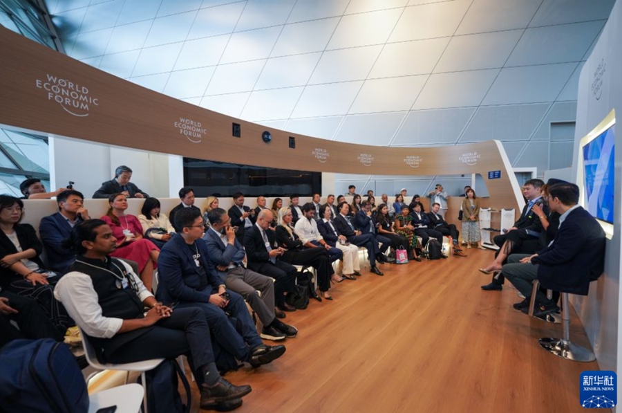 夏季ダボス会議で注目を集めた議題はAI　遼寧省大連市