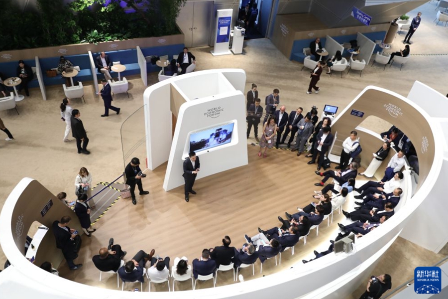 夏季ダボス会議で注目を集めた議題はAI　遼寧省大連市
