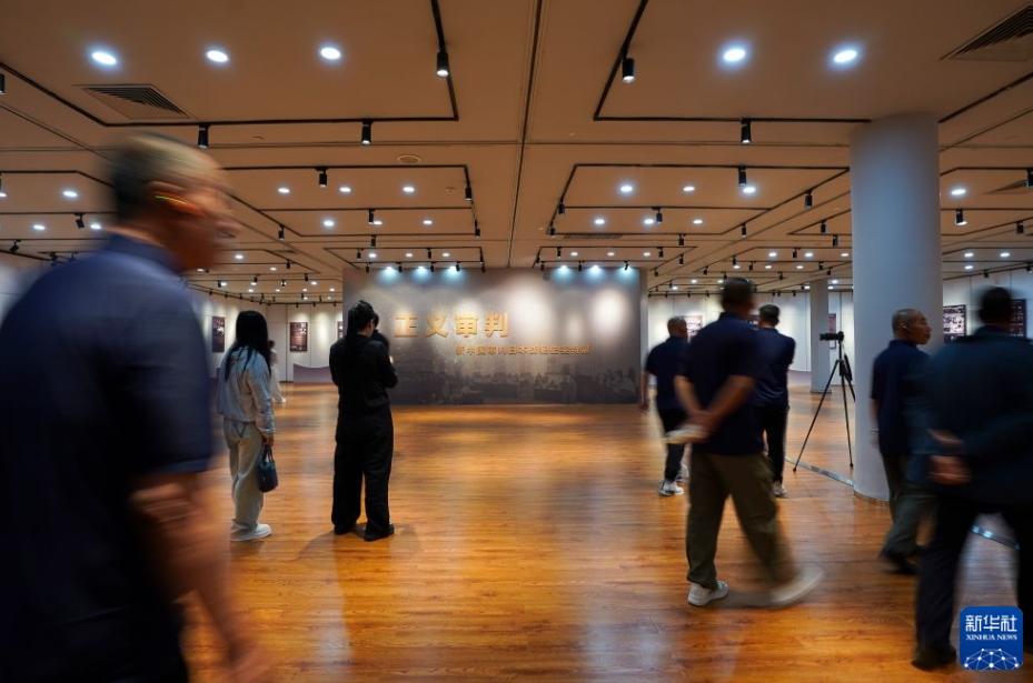 特別展を見学する来館者（7月1日撮影・那宇奇）。