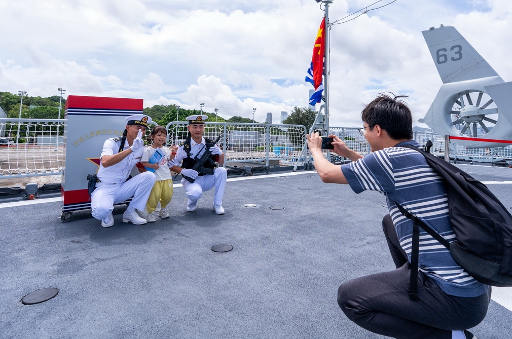 海軍艦艇編隊が香港・澳門特区に向けて一般公開