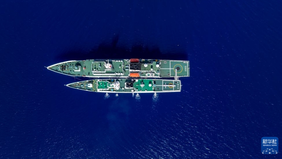 南中国海で海と国境を守る中国海警局の巡視船