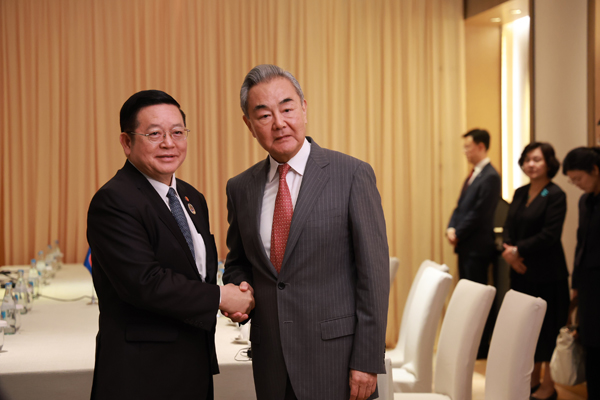 王毅氏がASEAN事務総長と会談、「南中国海問題が中国ASEAN関係の障害となるべきではない」と強調