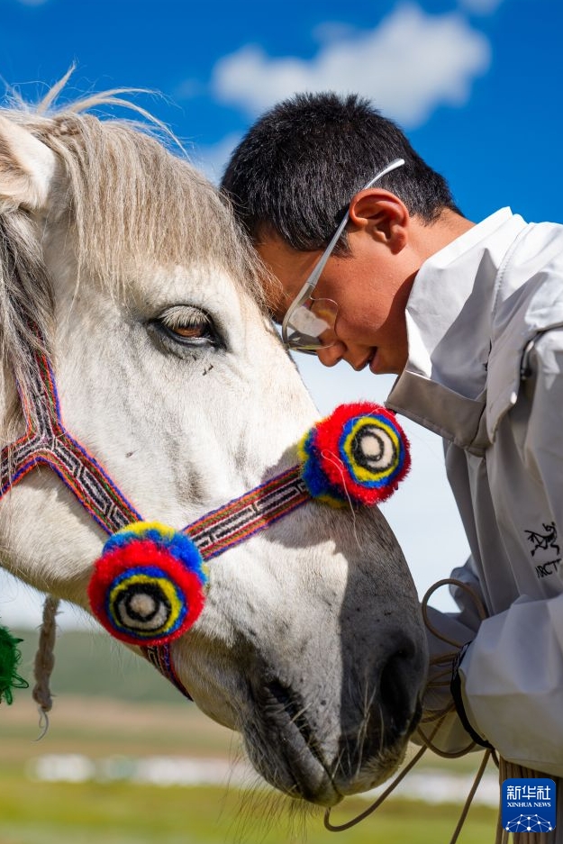 歌と踊りに沸き、競馬で体感する夏の躍動　西蔵‌・安多