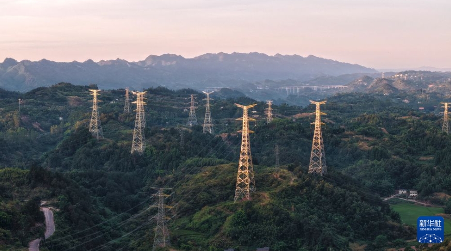 超高圧直流送電プロジェクト「疆電入渝」の累計送電量が300億kWhを突破