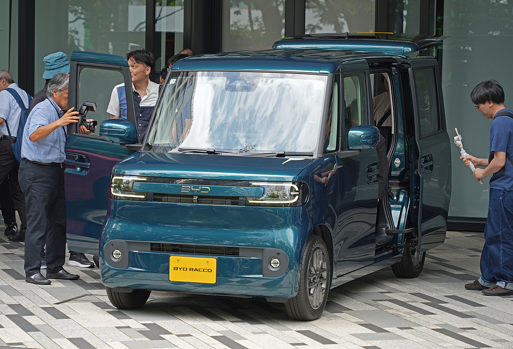 比亜迪（BYD）が7月28日に東京都港区で発表した軽自動車（K-car）タイプの電気自動車（EV）「RACCO」。（画像著作権はCFP視覚中国所有のため転載禁止）