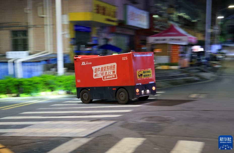昼夜を問わず街や路地を走行する無人配送車が急成長　広東省深セン