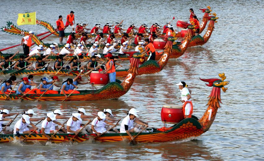 フェニックスボートレースの様子。1300年以上の歴史を誇るフェニックスボートレースは、中国で唯一の女性だけが参加できる伝統的な民俗文化、スポーツ大会（画像提供・広元市党委員会宣伝部）。