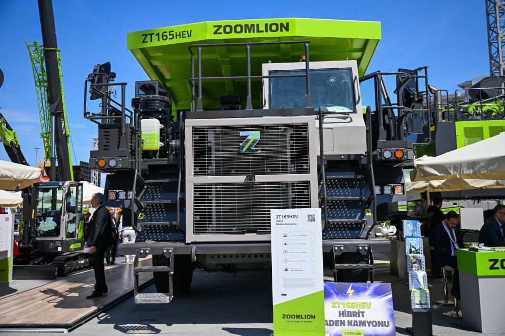 6月3日、イスタンブール・コングレスセンター(ICC)で撮影された中聯重科の新エネルギー作業用車両。（撮影・劉磊）