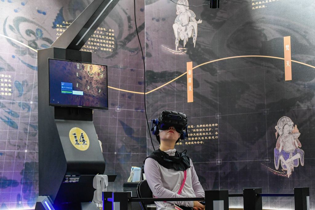 莫高窟の壁画をVR技術で体験