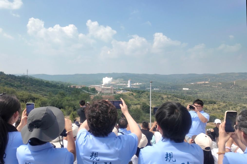 小中高生が開発に参加した科学教育衛星、打ち上げに成功