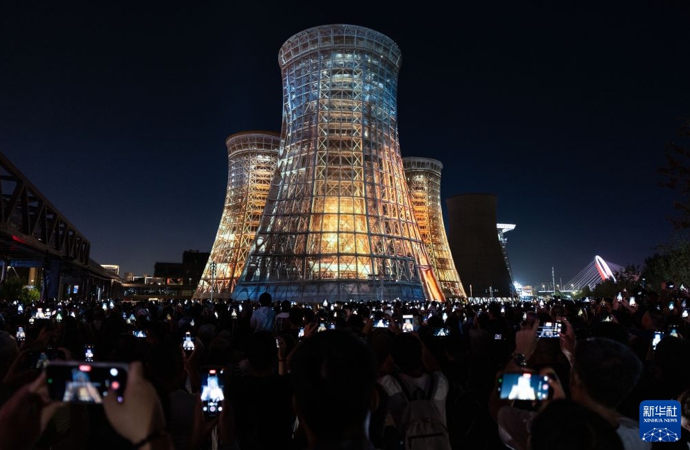 ユニークな夜景を楽しめる中国国際サービス貿易交易会会場「首鋼小鎮」　北京