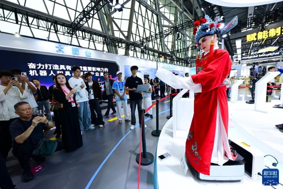 世界製造業大会で人型ロボットが腕前を披露　安徽省合肥