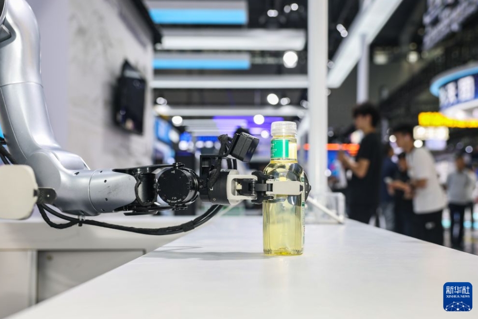 世界製造業大会で人型ロボットが腕前を披露　安徽省合肥