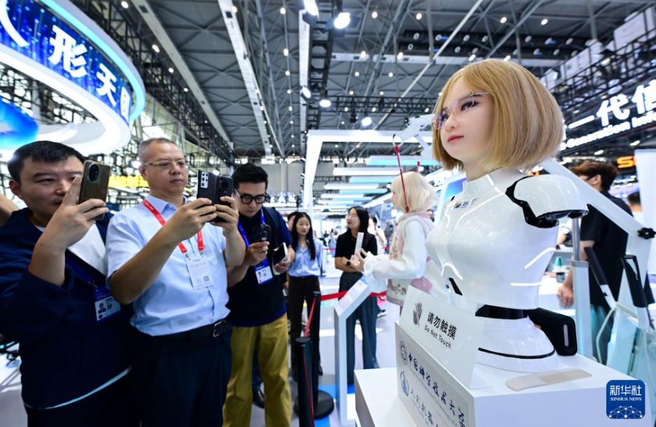 世界製造業大会で人型ロボットが腕前を披露　安徽省合肥
