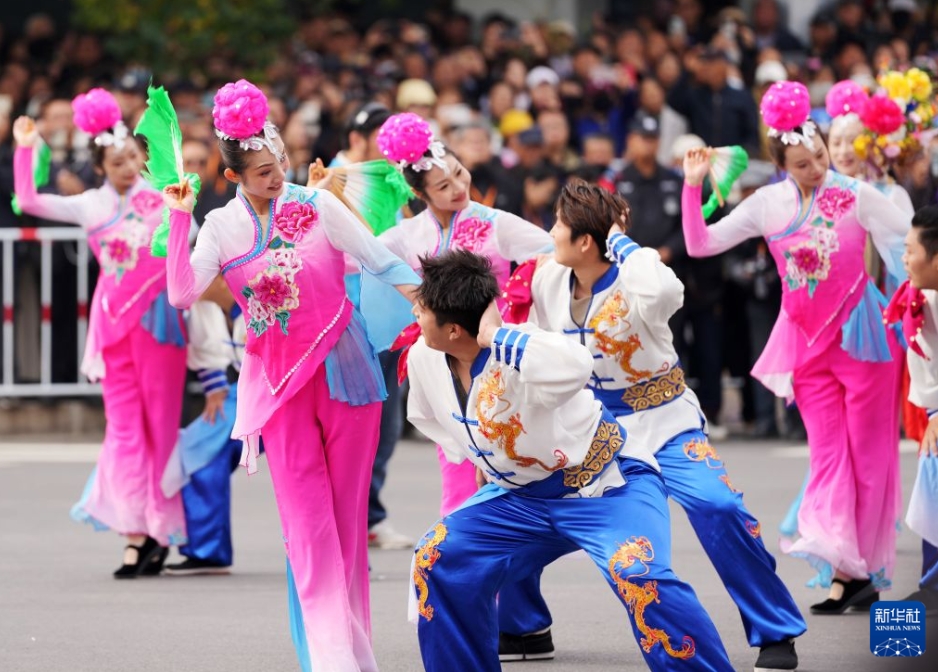 第4回中国無形文化遺産保護年次大会で演舞パレード　遼寧省