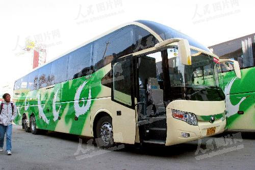 南京 「春运」に备え、6台の巨大バスを购入