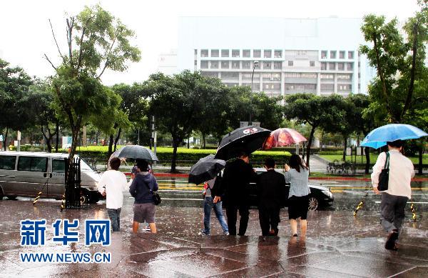 台風13号の影響で台湾全域で大雨